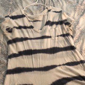 Striped v-neck Tee